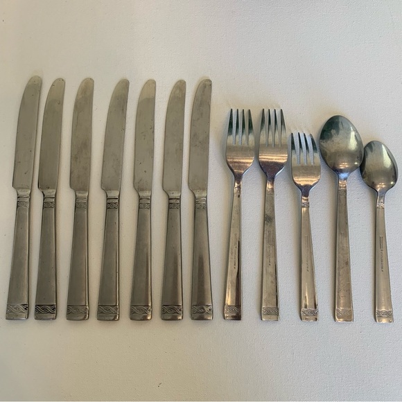 Cambridge Stainless Flatware Danielle Dinner Forks Knives Spoons Set of 12 Pcs - Picture 2 of 16